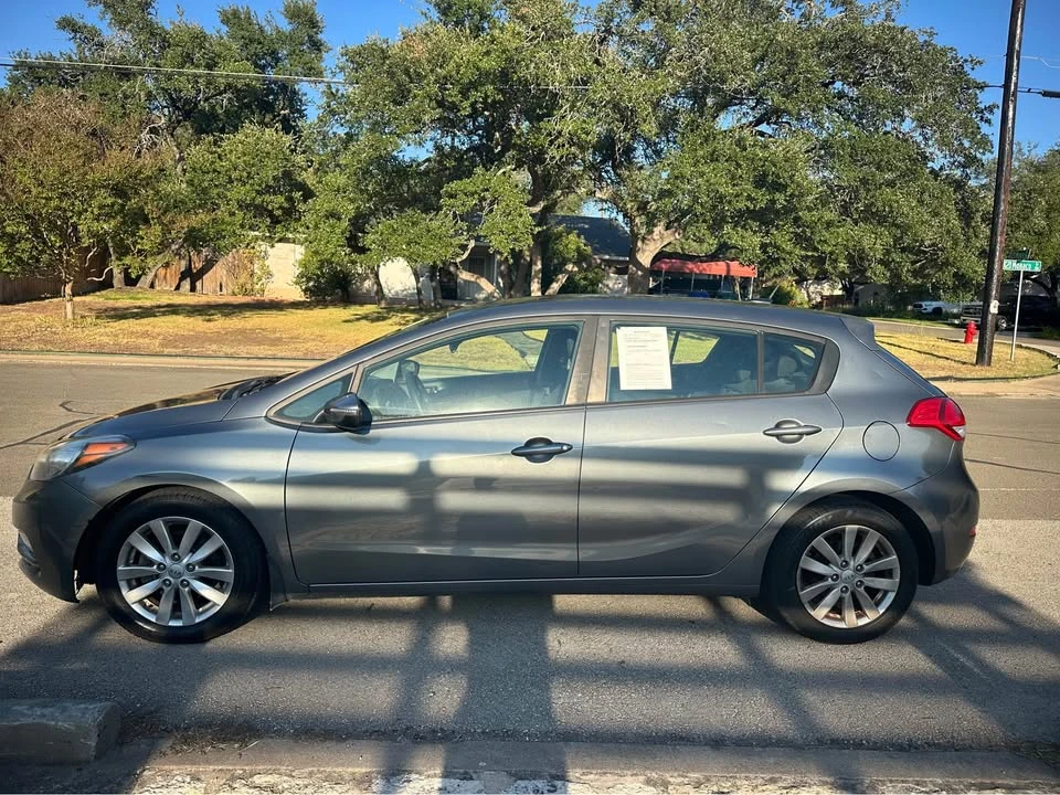 2016 Kia Forte - Image 6 of 10