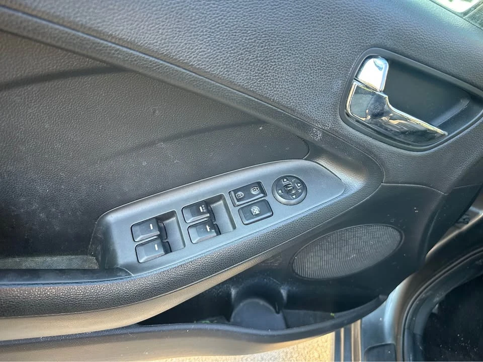 2016 Kia Forte - Image 9 of 10