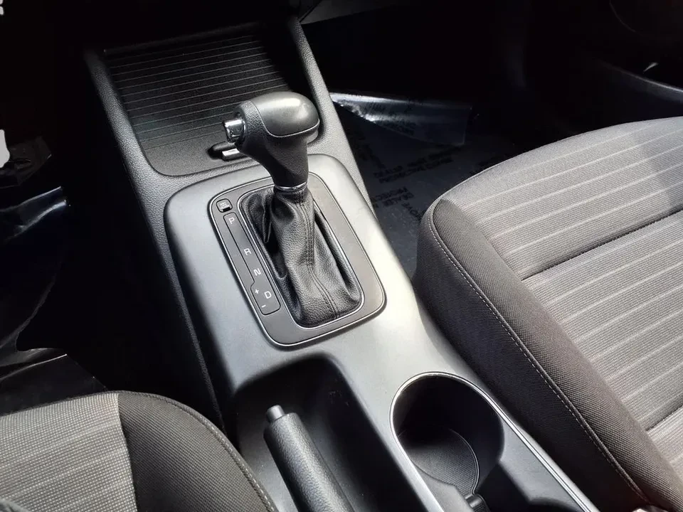 2016 Kia Forte - Image 10 of 19