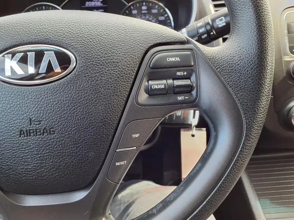 2016 Kia Forte - Image 13 of 19
