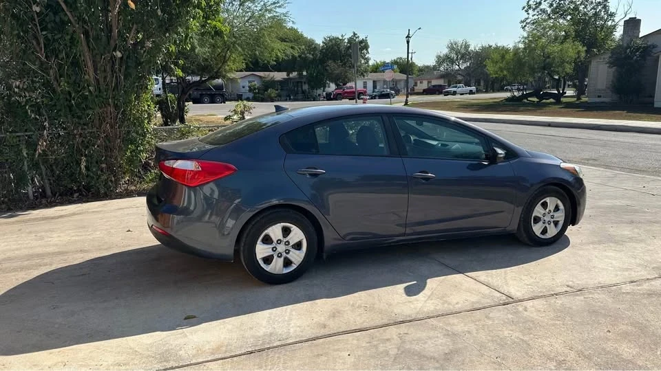 2016 Kia Forte - Image 5 of 7