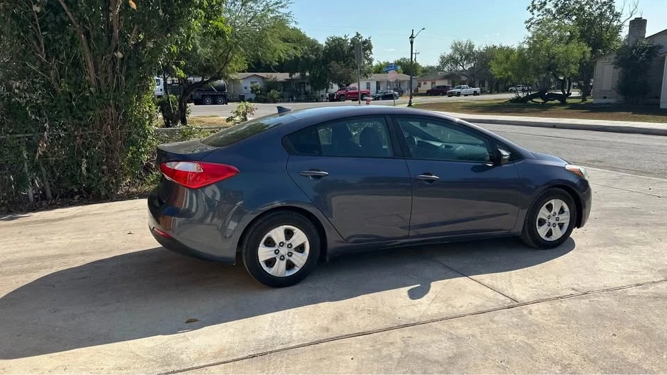 2016 Kia Forte - Image 5 of 7