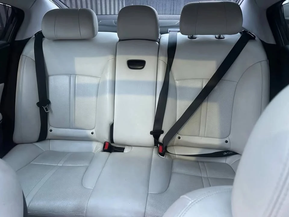 2016 Kia K900 - Image 13 of 20