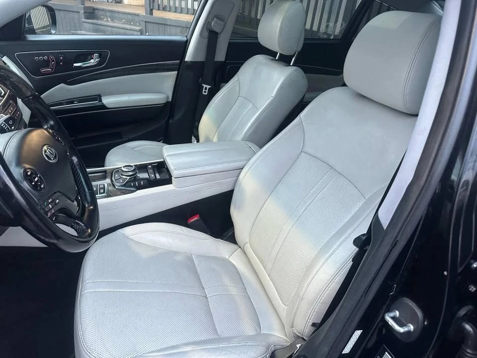 2016 Kia K900 - Image 12 of 20