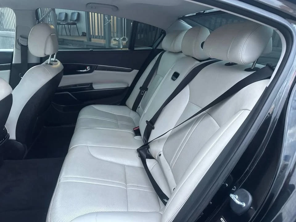 2016 Kia K900 - Image 14 of 20