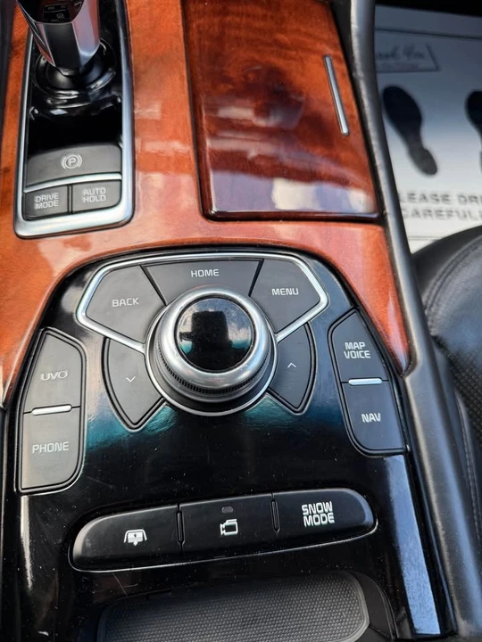 2016 Kia K900 - Image 9 of 14
