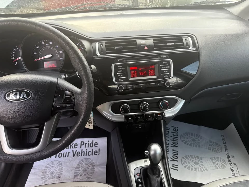 2016 Kia Rio - Image 10 of 12