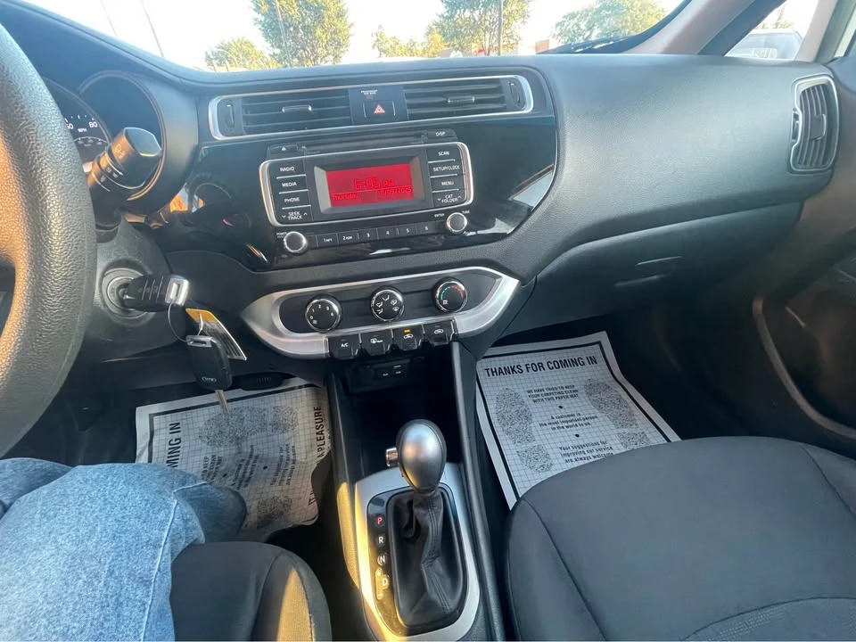 2016 Kia Rio - Image 11 of 19