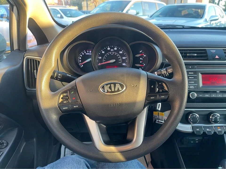 2016 Kia Rio - Image 10 of 19