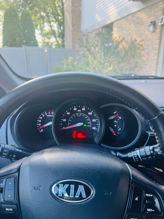 2016 Kia Rio - Image 7 of 8