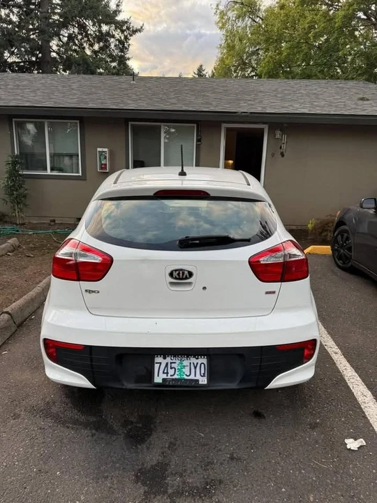 2016 Kia Rio - Image 2 of 5