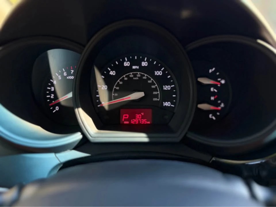 2016 Kia Rio - Image 11 of 17