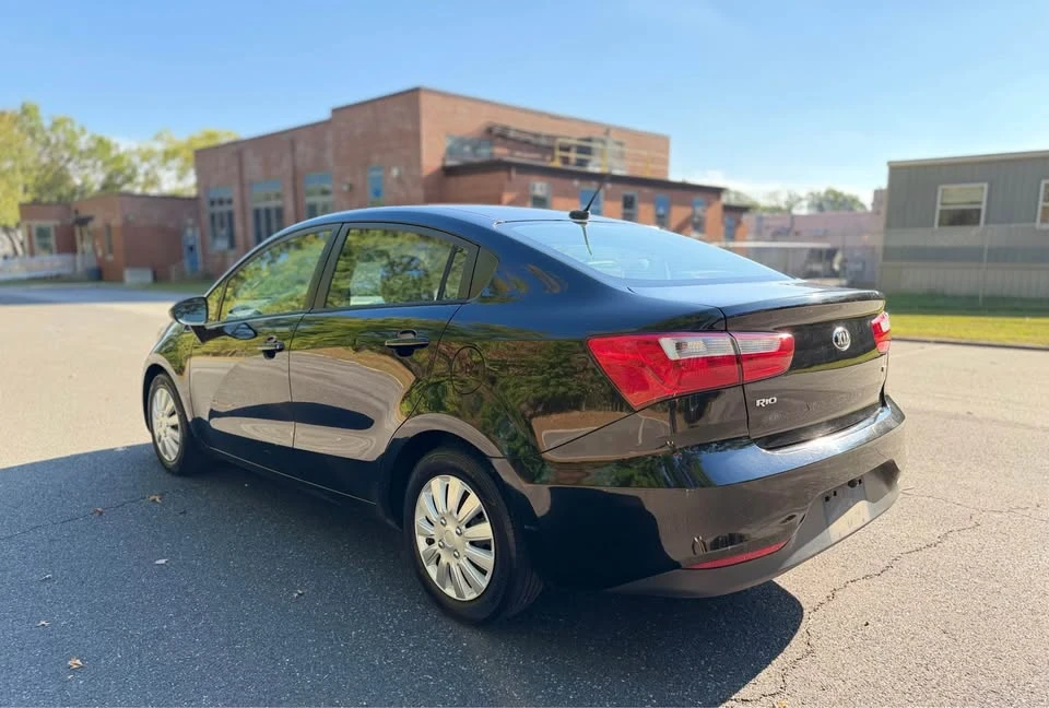 2016 Kia Rio - Image 8 of 17