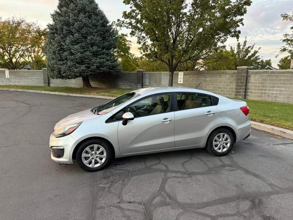 2016 Kia Rio - Image 5 of 12