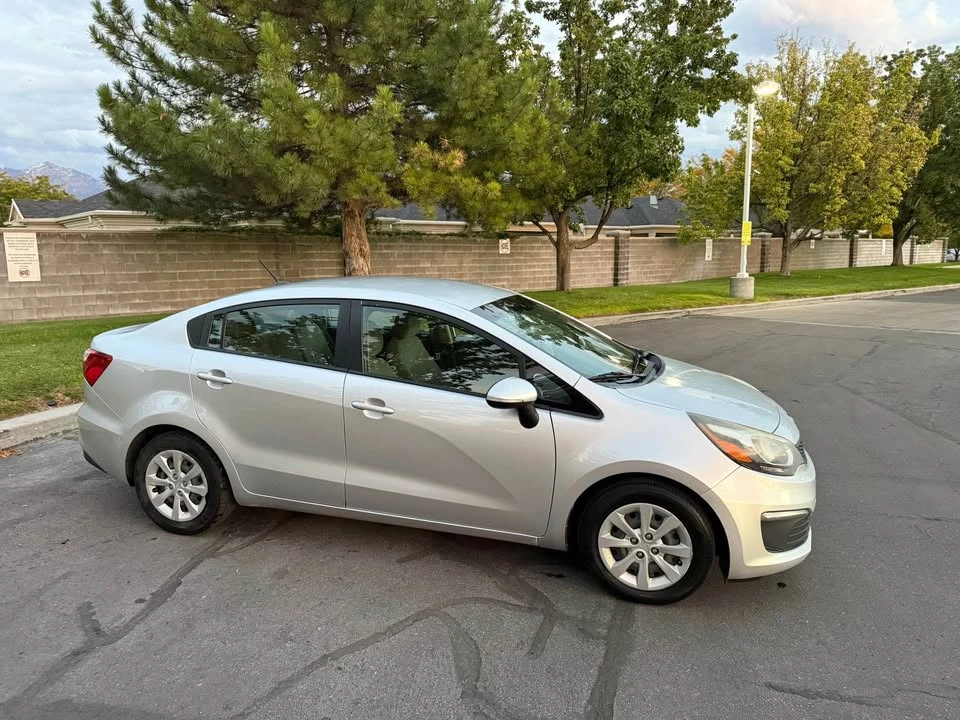 2016 Kia Rio - Image 4 of 12