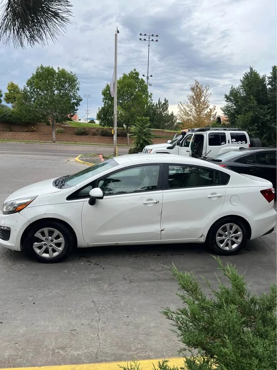 2016 Kia Rio - Image 5 of 14