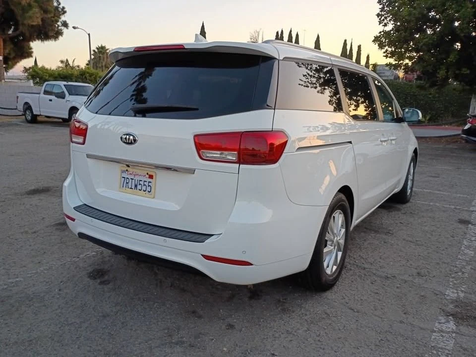 2016 Kia Carnival - Image 4 of 10