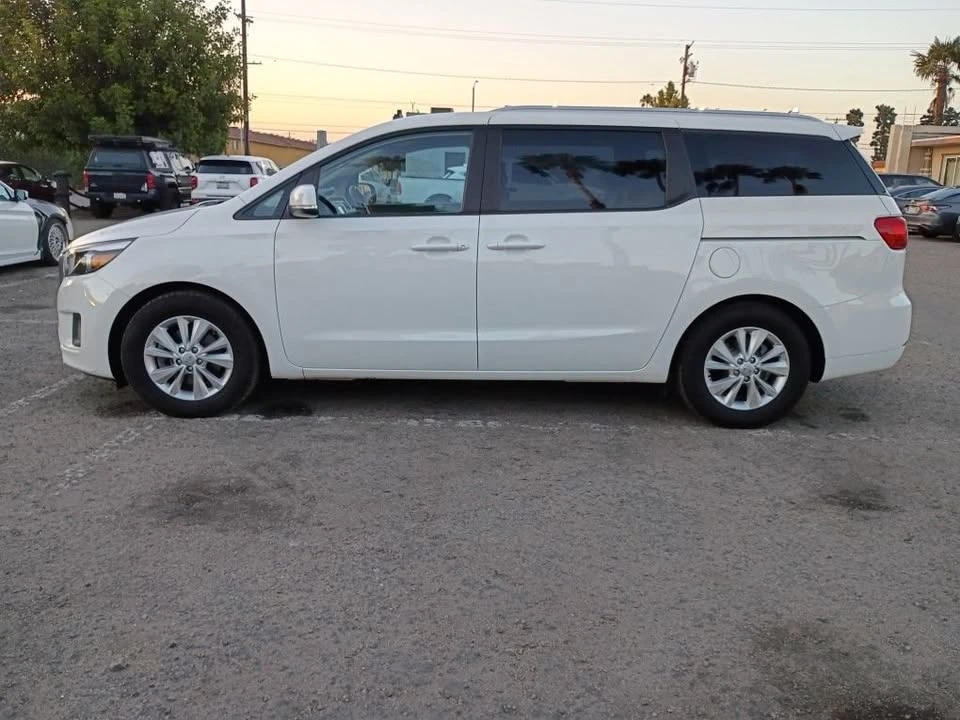 2016 Kia Carnival - Image 6 of 10