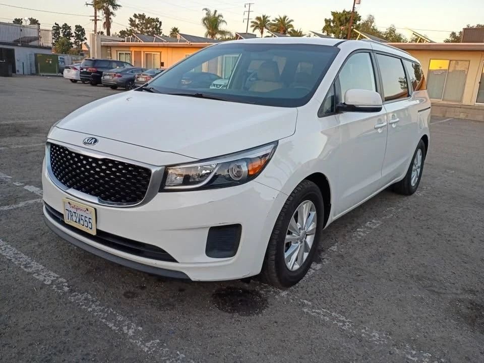 2016 Kia Carnival - Image 2 of 10