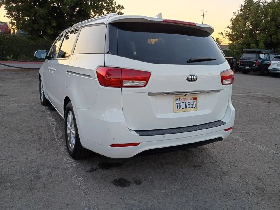 2016 Kia Carnival - Image 3 of 10