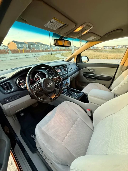 2016 Kia Carnival - Image 3 of 10