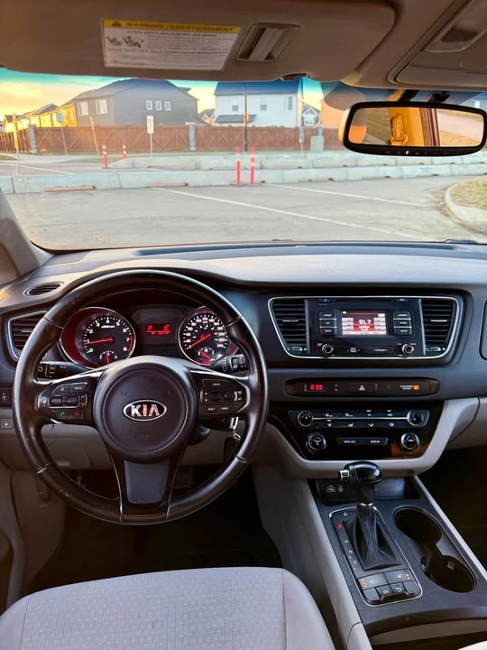 2016 Kia Carnival - Image 4 of 10