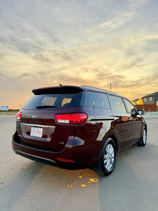 2016 Kia Carnival - Image 2 of 10