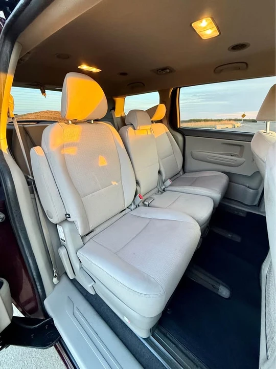 2016 Kia Carnival - Image 6 of 10