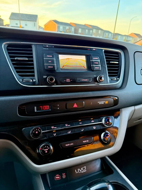 2016 Kia Carnival - Image 5 of 10