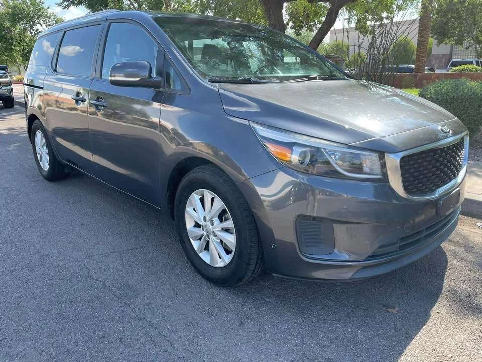 2016 Kia Carnival - Image 3 of 15