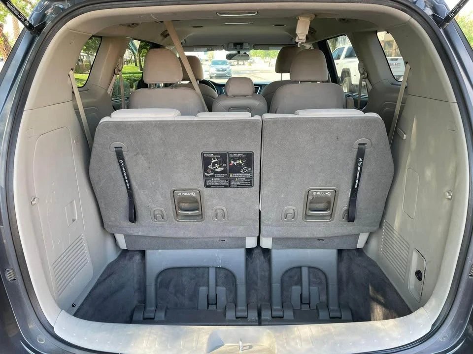 2016 Kia Carnival - Image 15 of 15