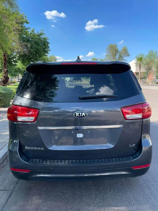 2016 Kia Carnival - Image 6 of 15
