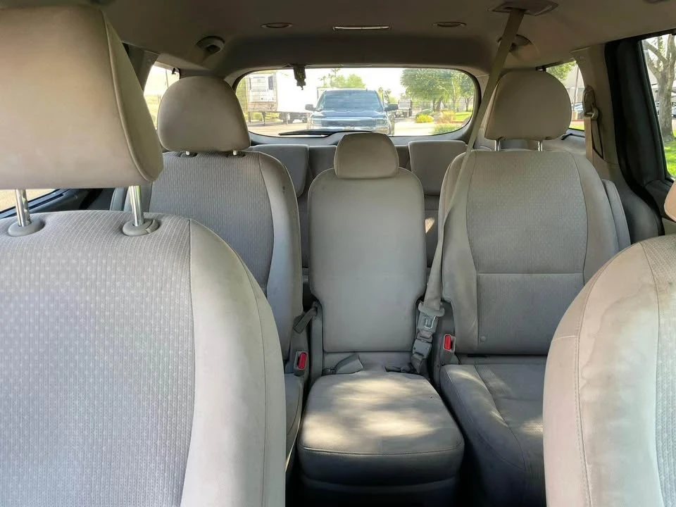 2016 Kia Carnival - Image 8 of 15
