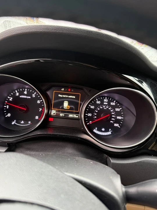2016 Kia Carnival - Image 2 of 3