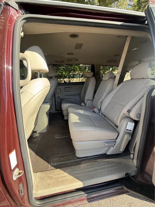 2016 Kia Carnival - Image 9 of 12