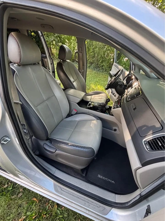 2016 Kia Carnival - Image 7 of 15