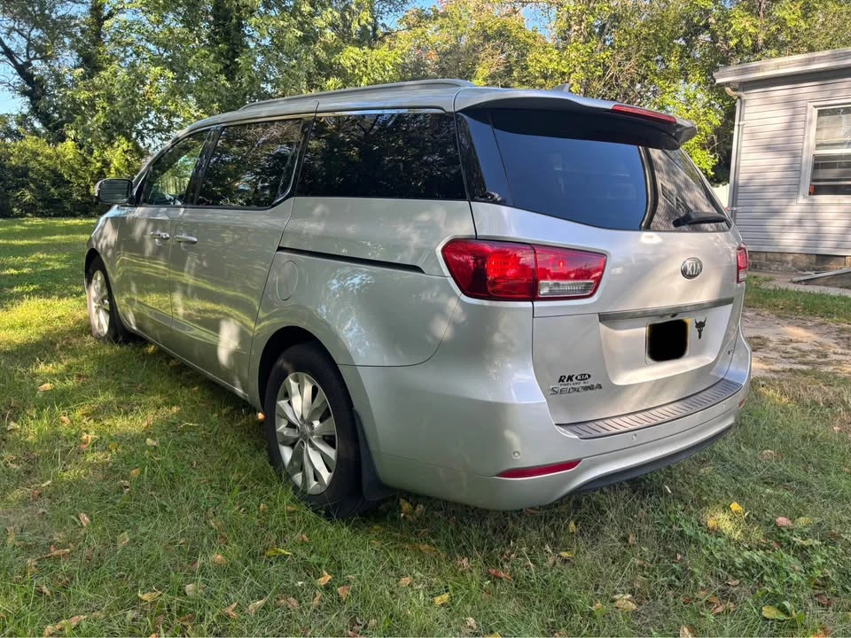 2016 Kia Carnival - Image 3 of 15