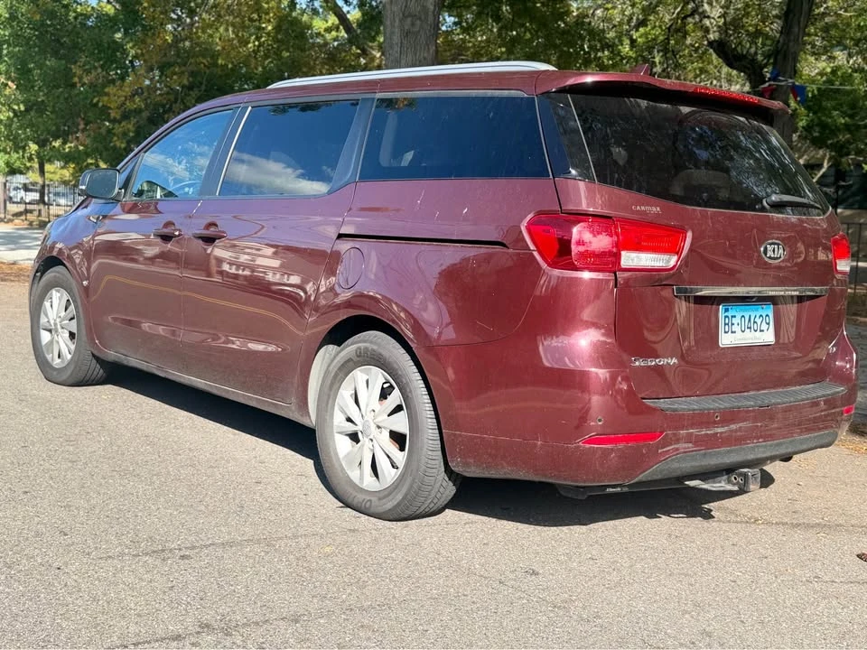 2016 Kia Carnival - Image 3 of 12