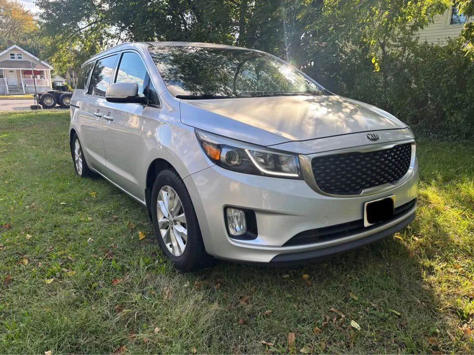 2016 Kia Carnival - Image 2 of 15