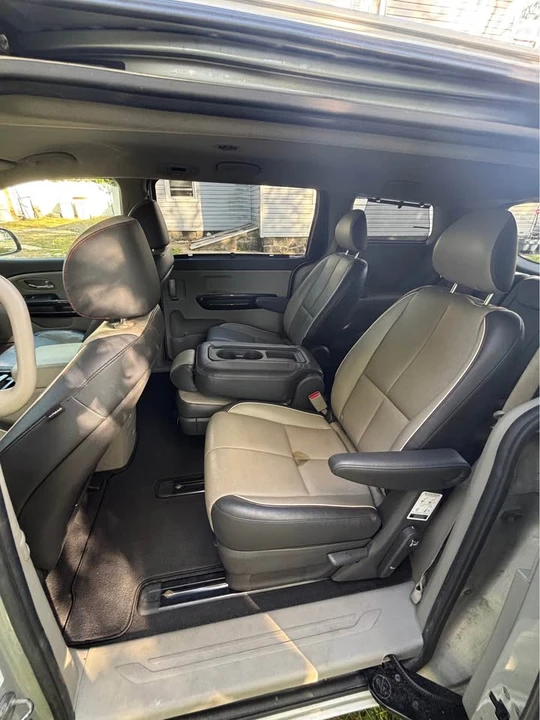 2016 Kia Carnival - Image 8 of 15