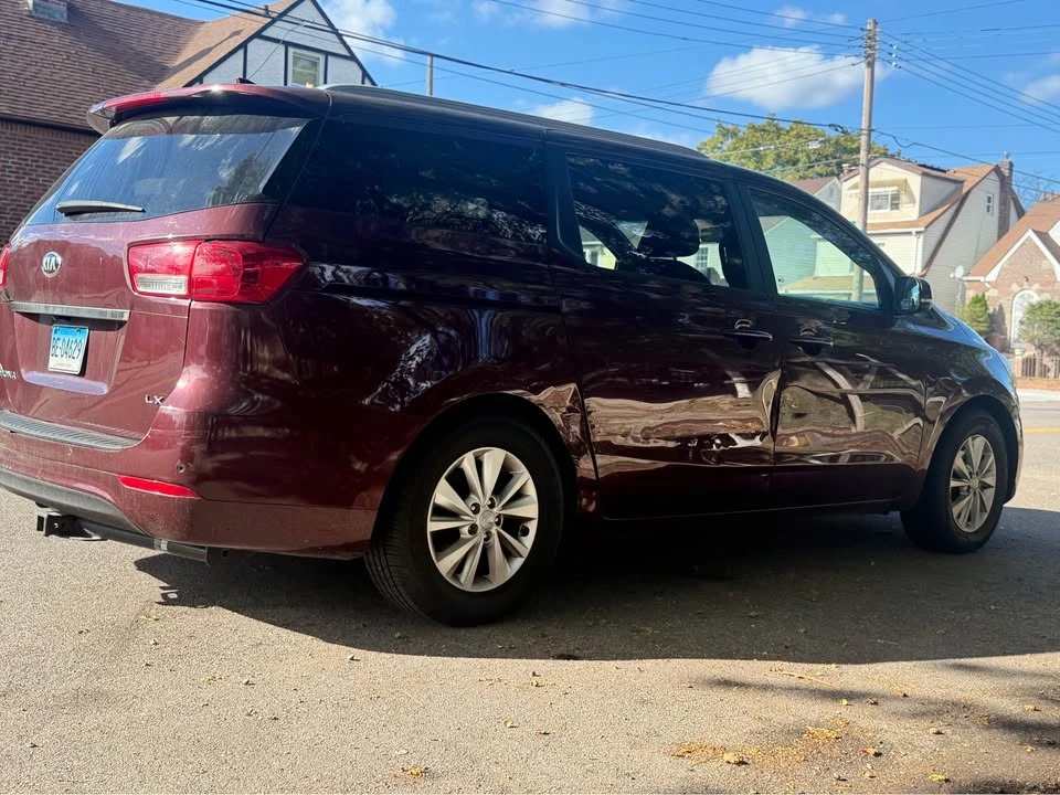 2016 Kia Carnival - Image 4 of 12