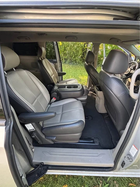 2016 Kia Carnival - Image 9 of 15