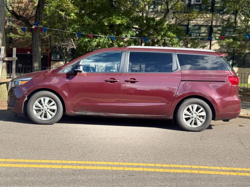2016 Kia Carnival - Image 6 of 12