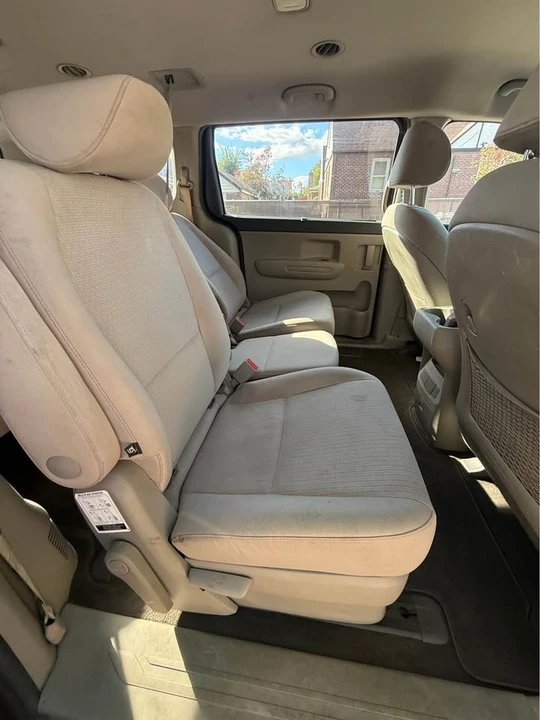 2016 Kia Carnival - Image 7 of 12