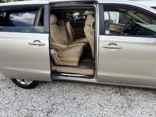 2016 Kia Carnival - Image 11 of 13