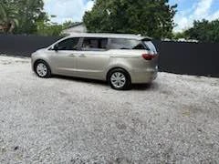 2016 Kia Carnival - Image 8 of 13