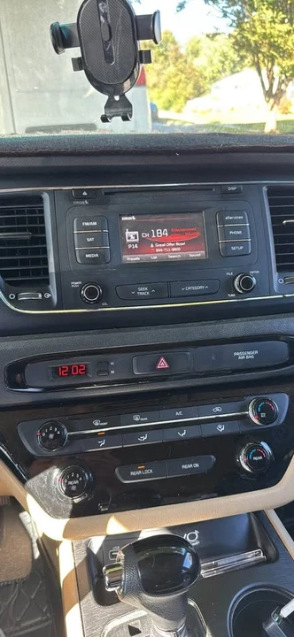 2016 Kia Carnival - Image 2 of 2