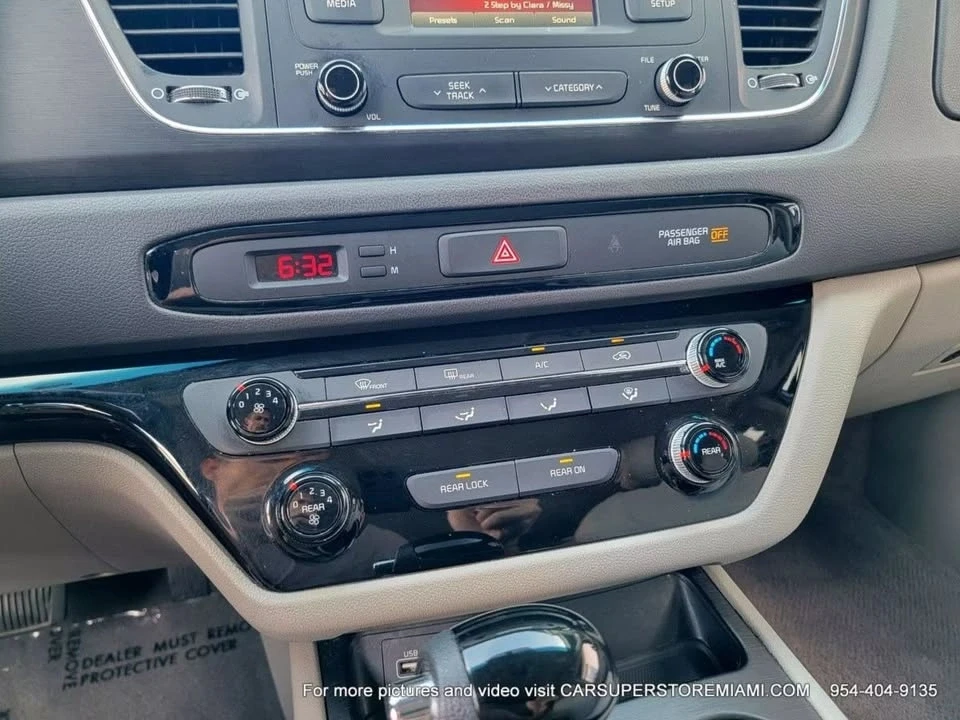 2016 Kia Carnival - Image 15 of 19