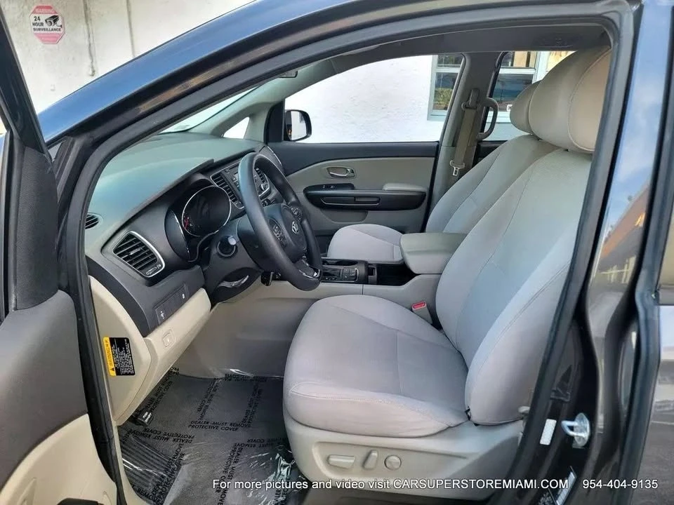 2016 Kia Carnival - Image 9 of 19