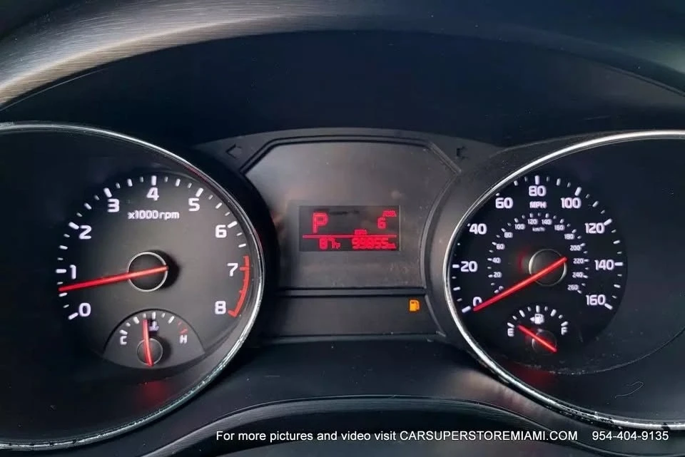 2016 Kia Carnival - Image 13 of 19